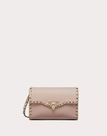 SMALL ROCKSTUD GRAINY CALFSKIN CROSSBODY BAG POUDRE