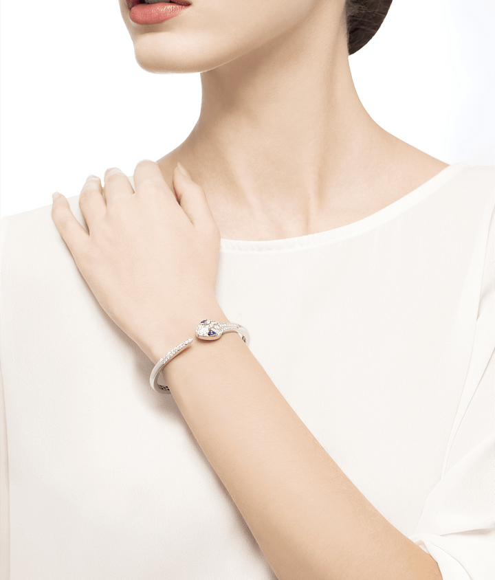 Bob snake Loren white gold bangle bracelet set with blue sapphire eyes