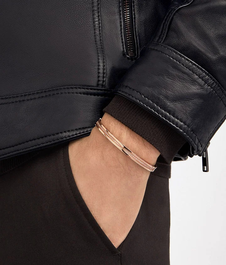 Bob Rollers Cara rose gold bracelet set with pavé diamonds on the spiral
