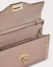 SMALL ROCKSTUD GRAINY CALFSKIN CROSSBODY BAG POUDRE