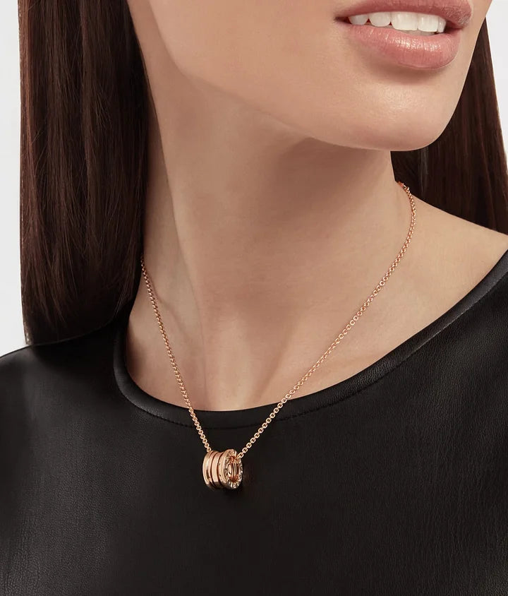 Bob Rollers Adolph necklace with chain and small round pendant in rose gold